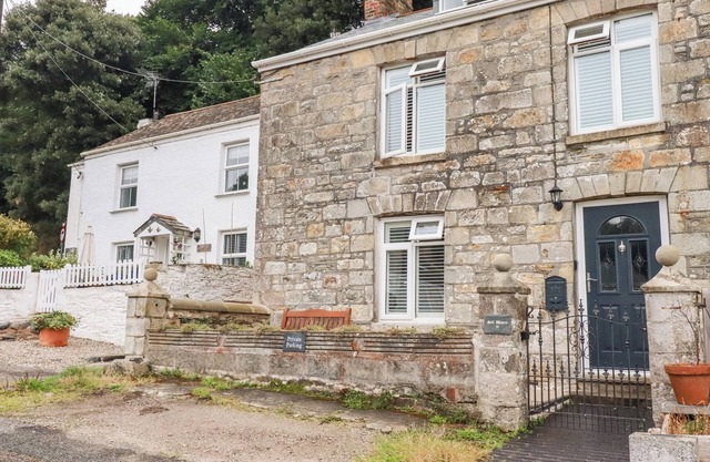 STILL WATERS, pet friendly, character holiday cottage in Pentewan