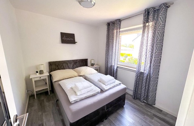 Stilvolles, frisch renoviertes 2Zi Apartment mit Küche und Balkon in Kliniknähe!