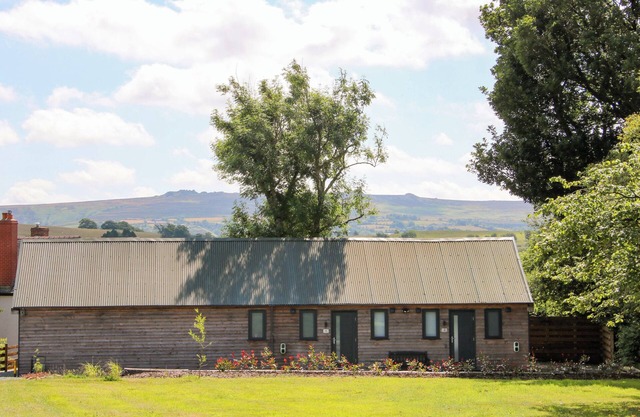 STIPER VIEW BARN 1, family friendly, with a garden in Gravels Bank