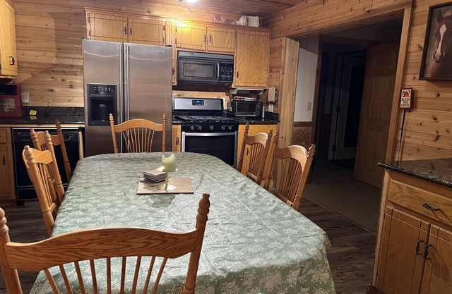 Stirling's - Farm stay hosted by Diane. Dogs and chickens on the property