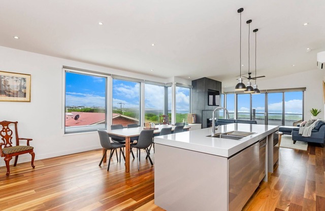 STONE and SEA - This is truly a luxurious coastal haven, with lots of space and amazing ocean views