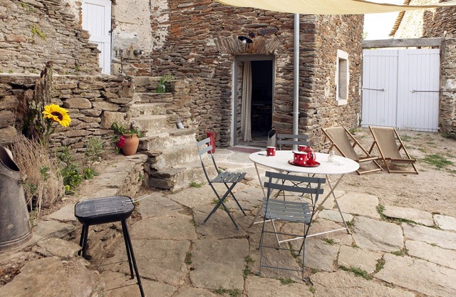 Stone cottage overlooking the Cévennes valleys Rustic