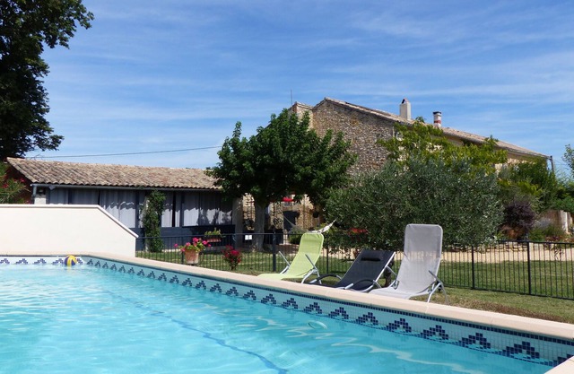 Casa de piedra para 8 personas en el corazón de los viñedos con piscina.