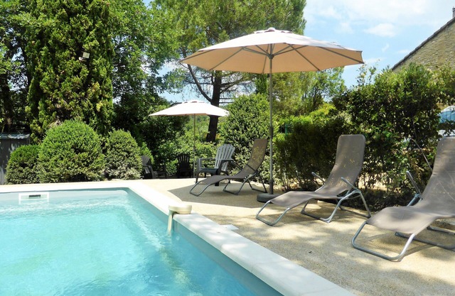 mas de piedra y piscina privada hasta 10 personas