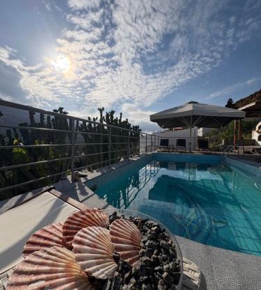 Stone Heaven Villa -Poolside BBQ & Fresh Herbs