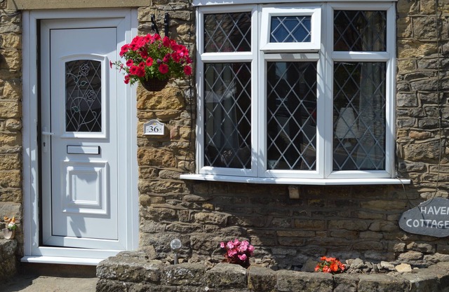 Stone Holiday Cottage en Scarborough con cama con dosel y literas