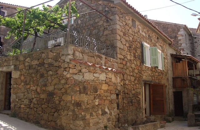 STONE HOUSE 55M2 15 MINUTES FROM THE SEA