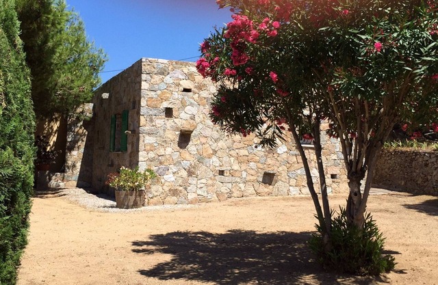 Casa de piedra - cerca de la vista al mar Bodri- playas