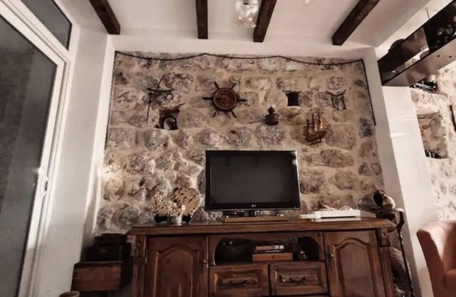 Stone house Đakonović is old family house. You can stay and enjoy in peace.