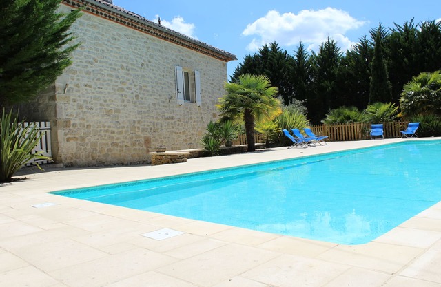 casa de piedra con piscina privada 16,5 x 5