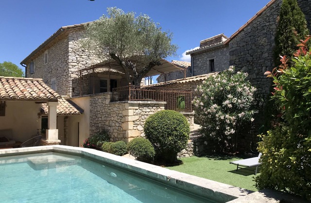 Casa de piedra + piscina privada -