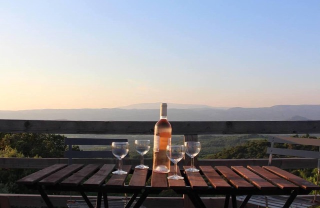 Magnífica casa de piedra con piscina climatizada y magníficas vistas sobre el valle del Luberon.