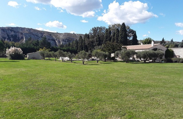 Propiedad de piedra de 150 m² en 8000 m² con piscina.
