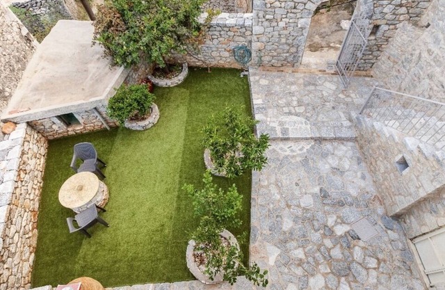 Stone tower east mani 3 people accommodation in quiet area of east mani Enjoy it