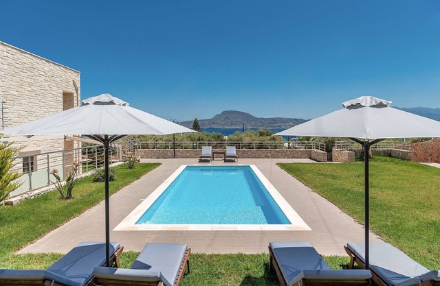 Stone villa with private heated pool close to Marathi beach
