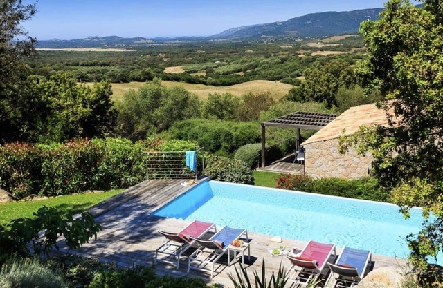 Stone villa with heated pool close to the most beautiful beaches!