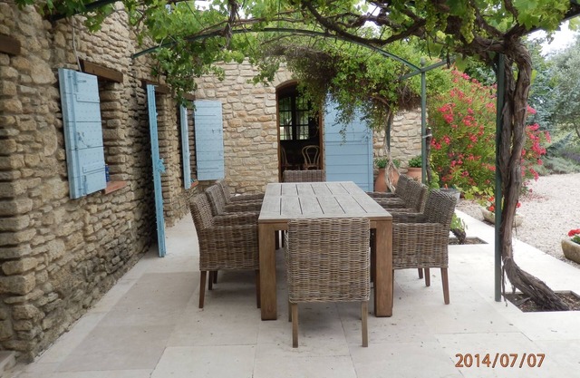 Villa de piedra con piscina, vista y privacidad en el sur de Luberon, cerca de los mejores pueblos