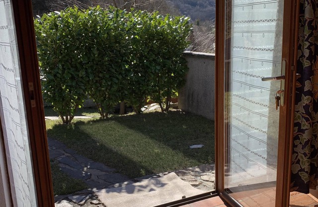 Piedras, madera, pizarras, chimenea, vista sur completamente inexpugnable, 4 a 6 viajeros.