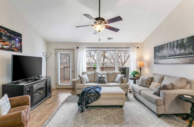 Stonebridge Condo - Walk-in/Pets - Close to Silver Dollar City - 3 pools! - 162