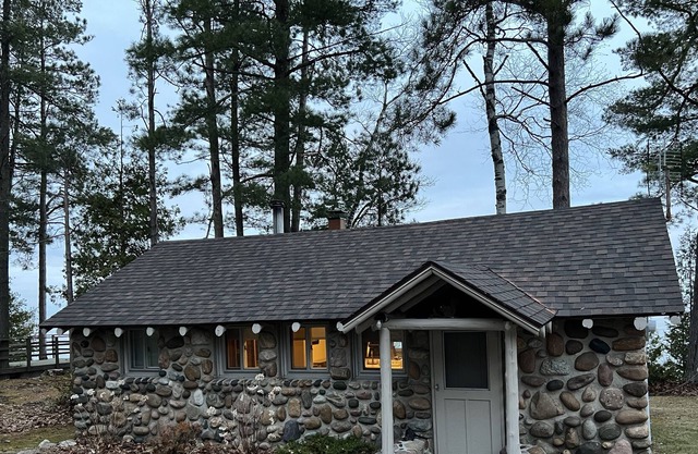 Casa de Stonecliffe en el lago Huron