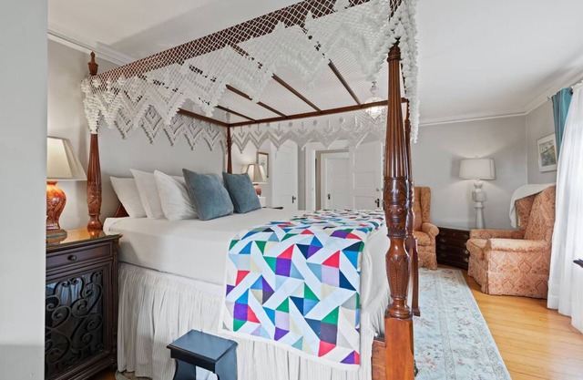 Stonehouse Manor - B&B at Popham Beach - Pond Island Room