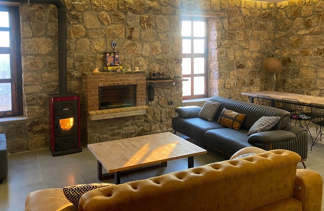 Lovely Stonehouse with Pool and Backyard in Izmir