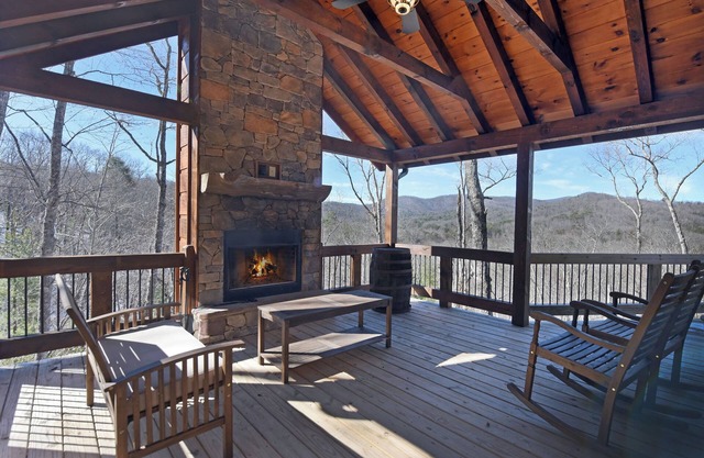 Stoneman Lodge 4br/3.5ba- Hot Tub- Outdoor fireplaces- Wfif- New Construction