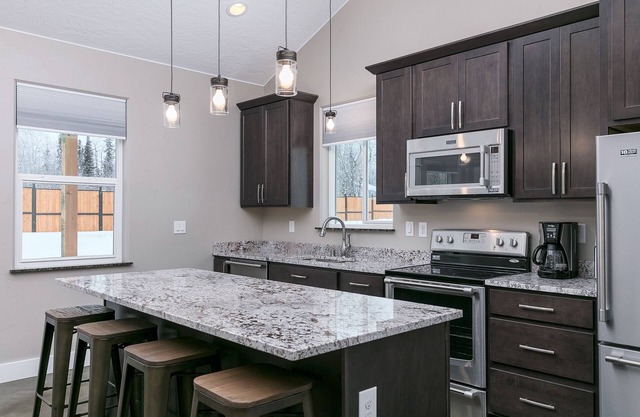 Stoneridge Place Cottage # 1 - Vacaciones o retiro ejecutivo 1Br 1Ba Garage!