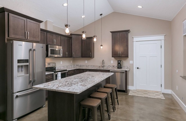 Stoneridge Place Cottage # 2 - ¡Retiro de vacaciones o ejecutivo 2BR 2BA Garaje!