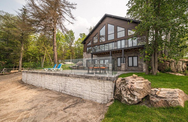 Stoney Lake Beach House