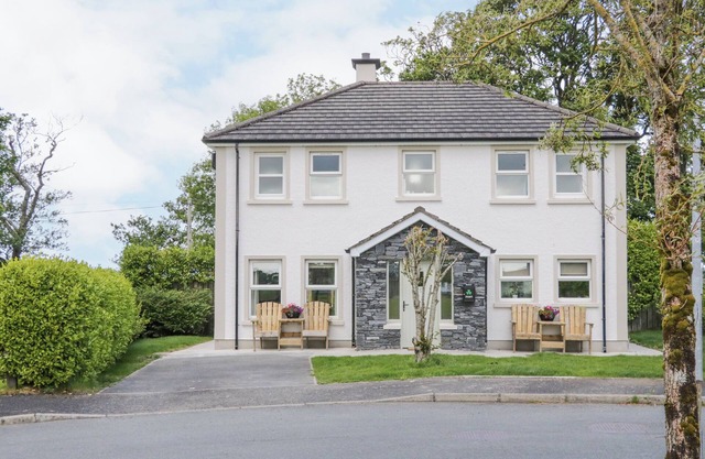 STONEYWOOD, pet friendly, with open fire in Culdaff, County Donegal