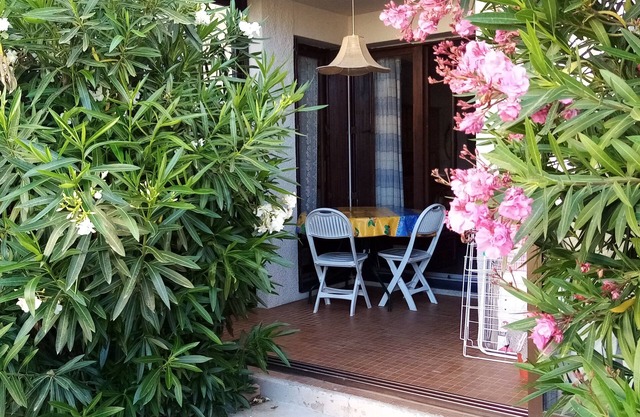 STOP-CANET-PLAGE-F2 RDC-4P. Parking-courtyard-10mn beach - ideal for children)