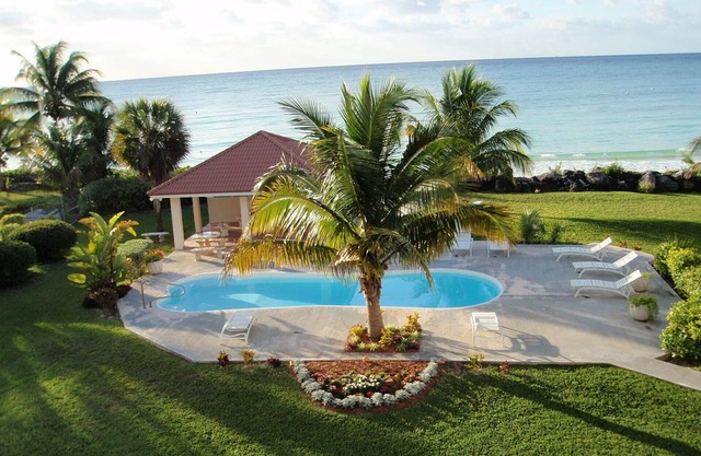 ¡Detener! ¡Has encontrado el paraíso! ¡Casas adosadas frente al mar de 2 y 3 habitaciones en la playa!