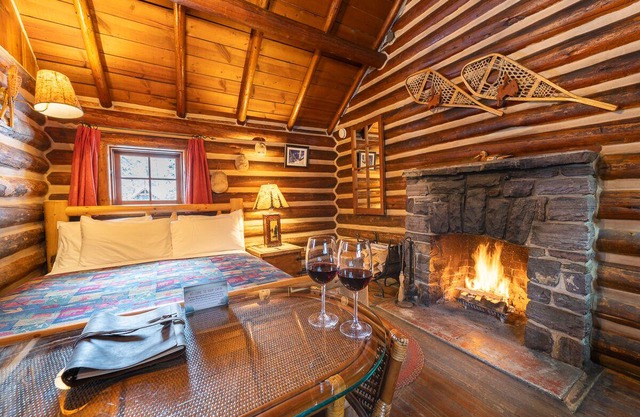 Storm Mountain Lodge Cabins & Dining