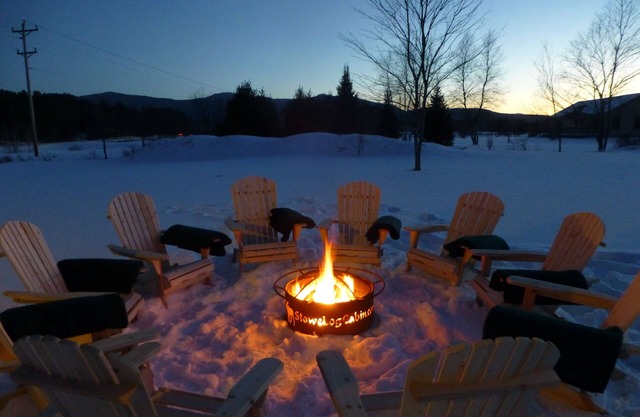 Stowe Log Cabin: Fireplace, Hot Tub, Views, fast Wi-Fi
