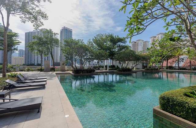 Straits Quay Waterside Suites