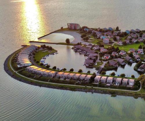 Strandvilla - Beach Resort Makkum