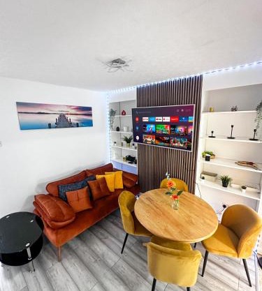Stratford 3 Bed Garden Home By DLuxoria Short Lets & Serviced Accommodation Greater London