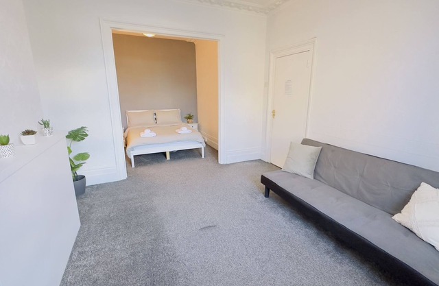 Newton House E15
