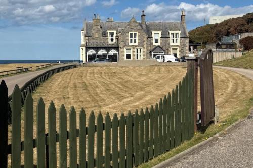 Strathlene House Retreat - 5 bed deluxe Business Holiday Accommodation