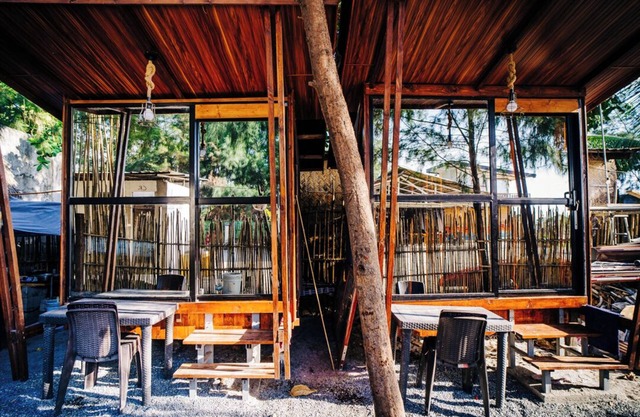 Straw Huts Liwliwa