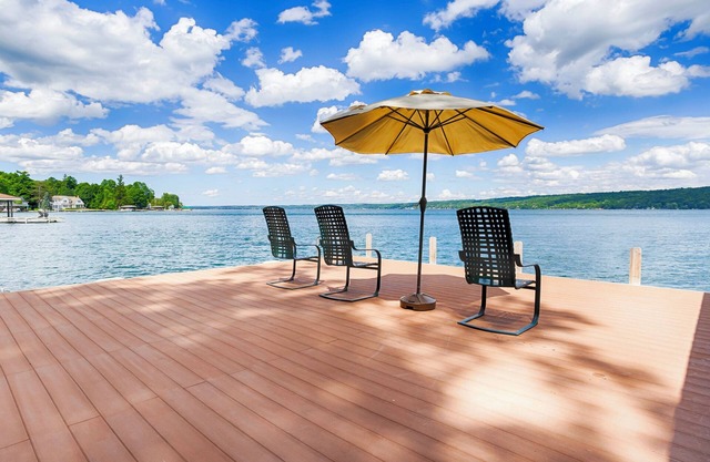 Strawberry Cottage - ¡Disfruta de la privacidad boscosa en el lago Canandaigua!