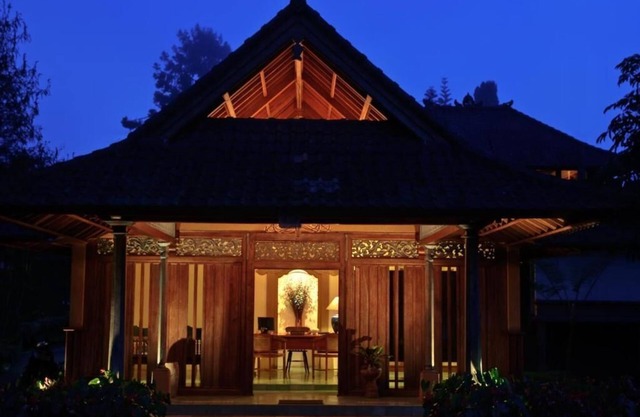 Strawberry Hill Hotel & Restaurant