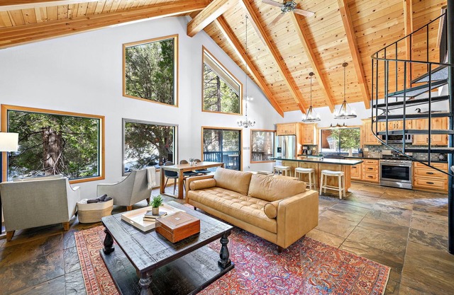 Strawberry Creek Retreat: Refined A-Frame Cabin W/AC