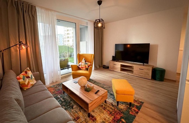 Streams Apartment with Garden and Free Parking