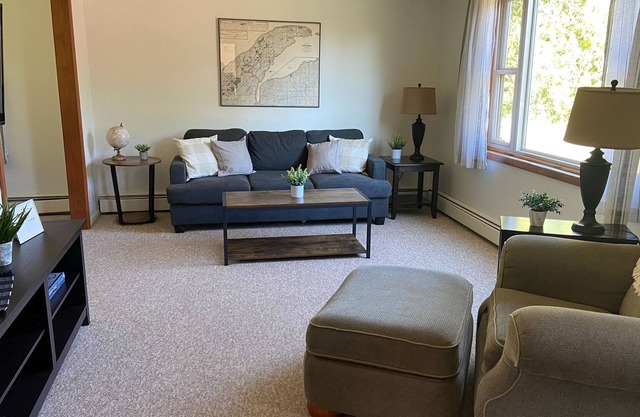Streetcar Station Home Hancock - SWEET LOCATION - near MTU, ATV and Rec trails!!