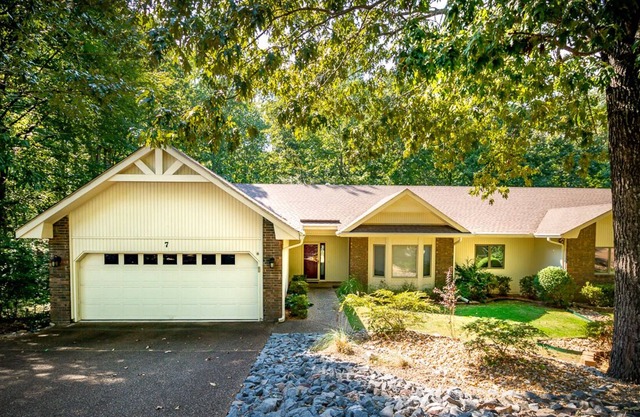 Striking and Serene, great for a weekend retreat