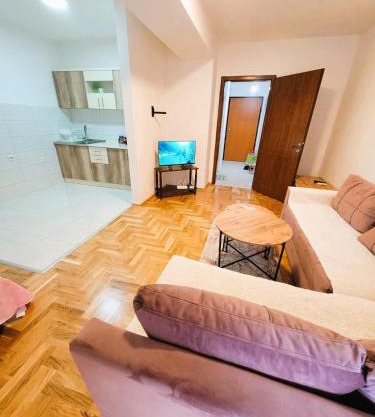 Strumica Studio Apartment Near the City Park -Late check in available-