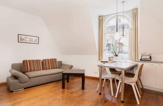 Apartamento con dormitorio en Poznan Strzałowa 3/10