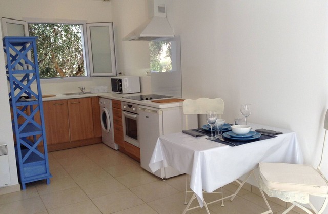 Studio 2 km from the beach wifi and parking